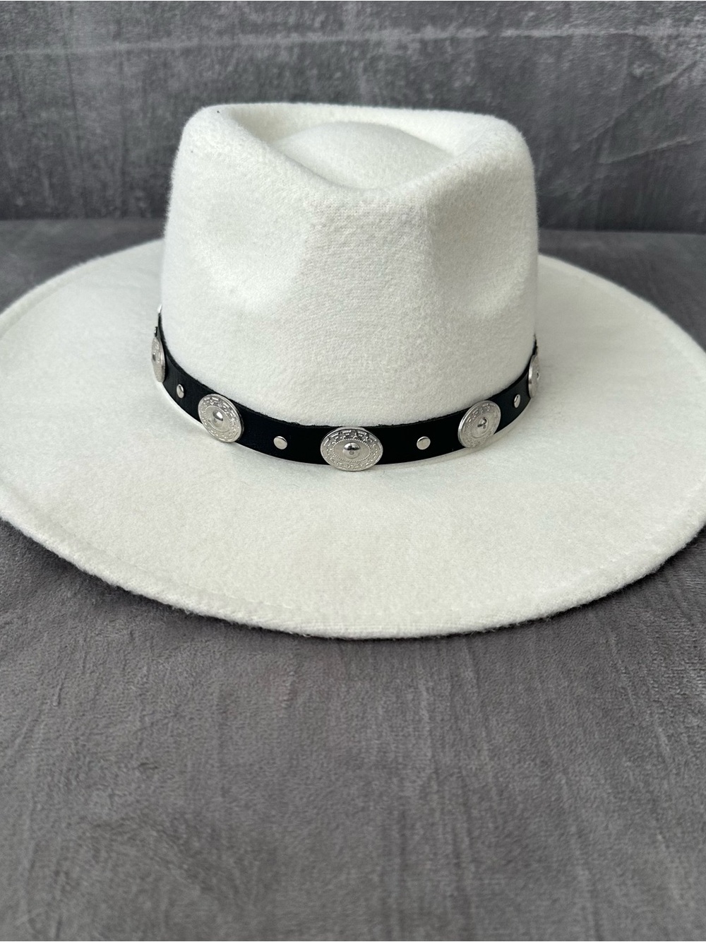 Kendall and Kylie Womens White Felt Western Hat with Black Band Silver Conchos